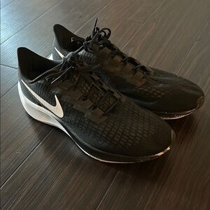 Nike Black Athletic Running Shoes with Mesh Upper